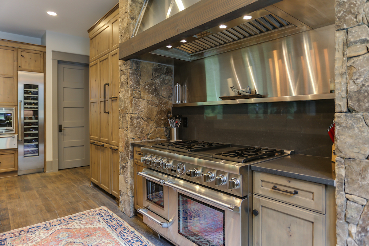 RuftyHomes_160BlueVelvet_Perry-9
